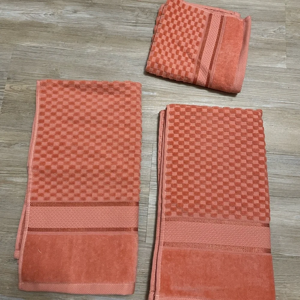 Coral hand towels & wash cloth set